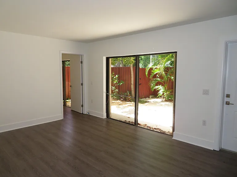 1700 Embassy Dr #708 — Photo 4