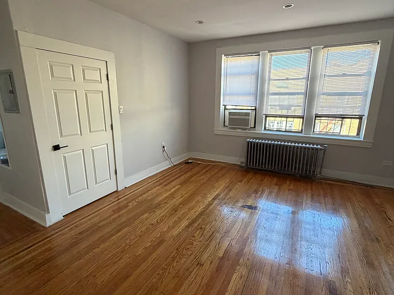 610 Salem Ave — Photo 10