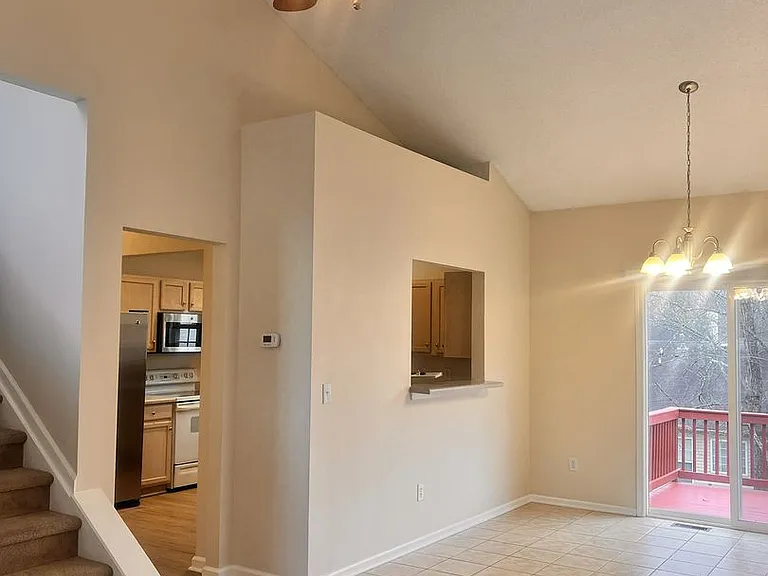 110 Shelby Ct — Photo 4