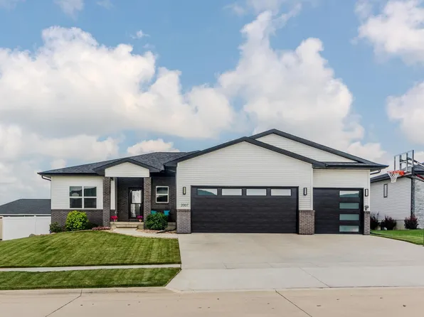 2007 Reese Rd, Cedar Falls, IA 50613