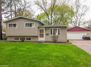 55 Circle Dr E, Montgomery, IL 60538