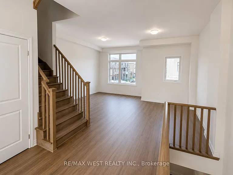 15 Inverary Cres — Photo 11