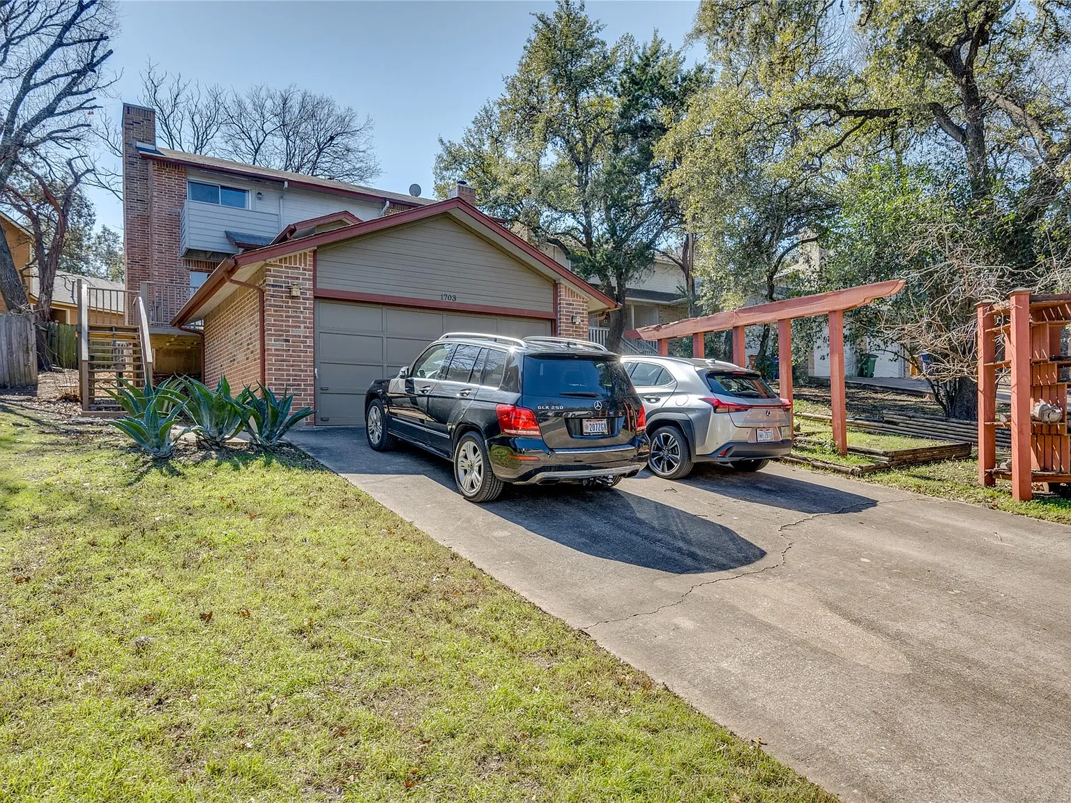 2 bed, 1.5 bath, 1072 sqft, $2,000 — Photo 3