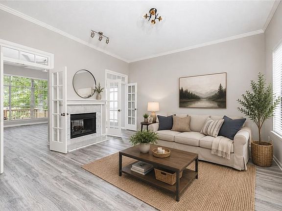 5th image of 245 Greenmont Cir