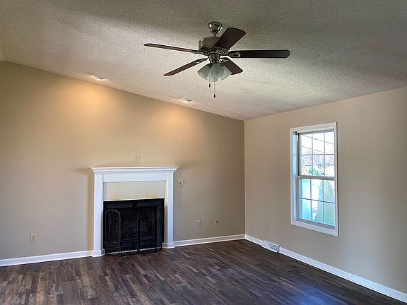 2nd image of 110 Jenny Ln