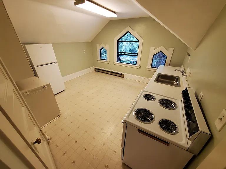 5800 15th Ave NE #6 — Photo 3