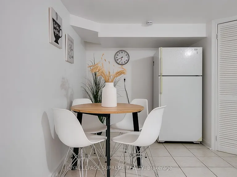 422 Oakwood Ave #BASEMENT — Photo 6