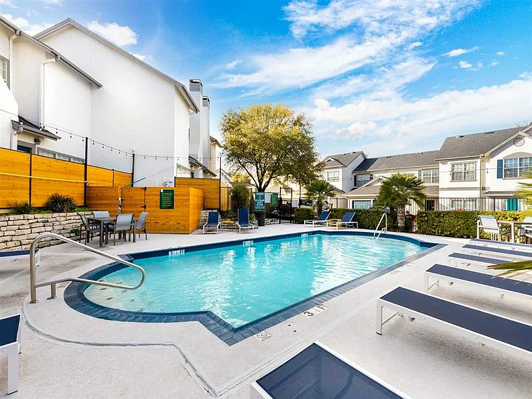 Castle Hills Townhomes — Photo 31