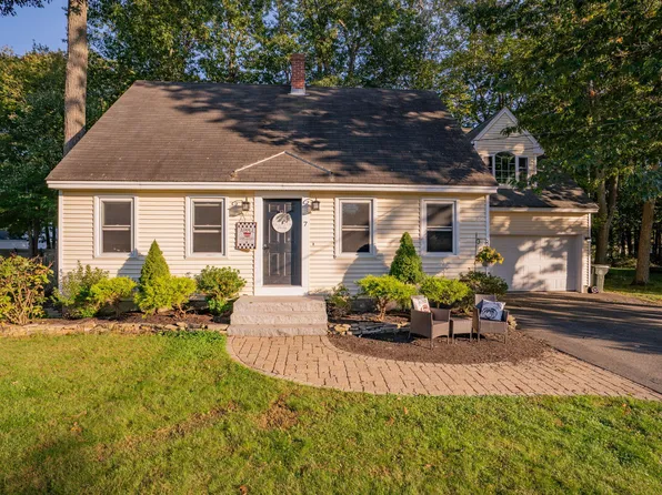 7 Juniper Lane, Saco, ME 04072