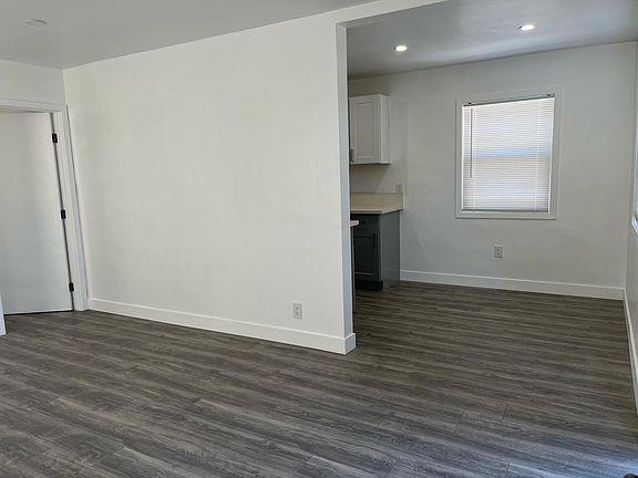 3rd image of 5837 Vineland Ave #1