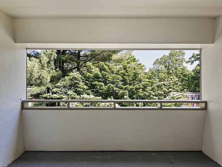 Fairway Apartments — Photo 8