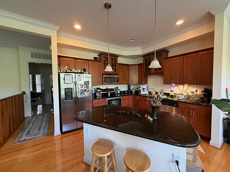 219 Stetson St — Photo 4