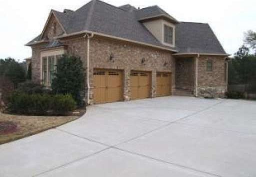 2nd image of 135 Newcastle Ln
