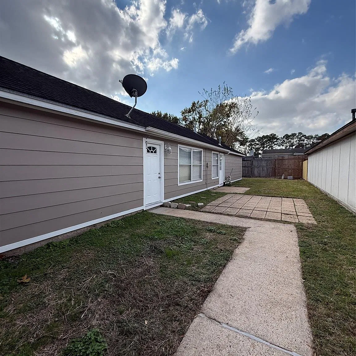 2 bed, 2.0 bath, 1072 sqft, $1,500 — Photo 2