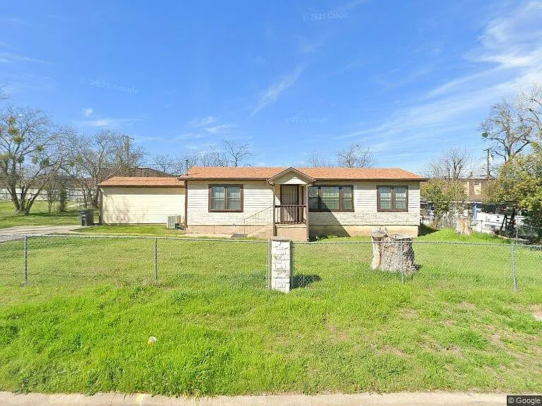 719 Houston St — Photo 1