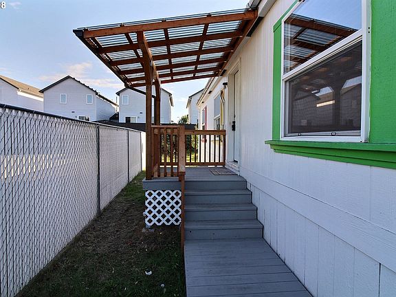4th image of 7519 NE 53rd St