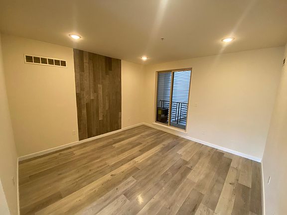 3rd image of 5723 Lansdowne Ave #1