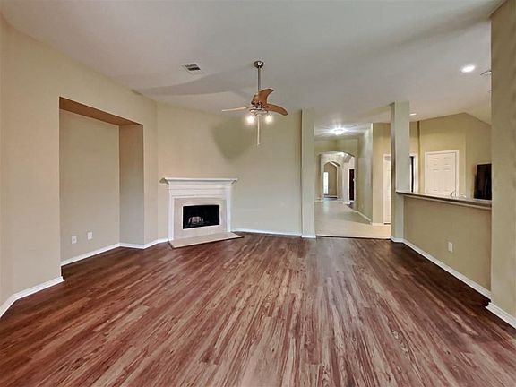 2nd image of 876 Rock Harbor Ln