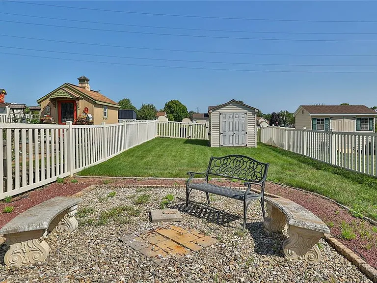 124 Stephanie Dr — Photo 34