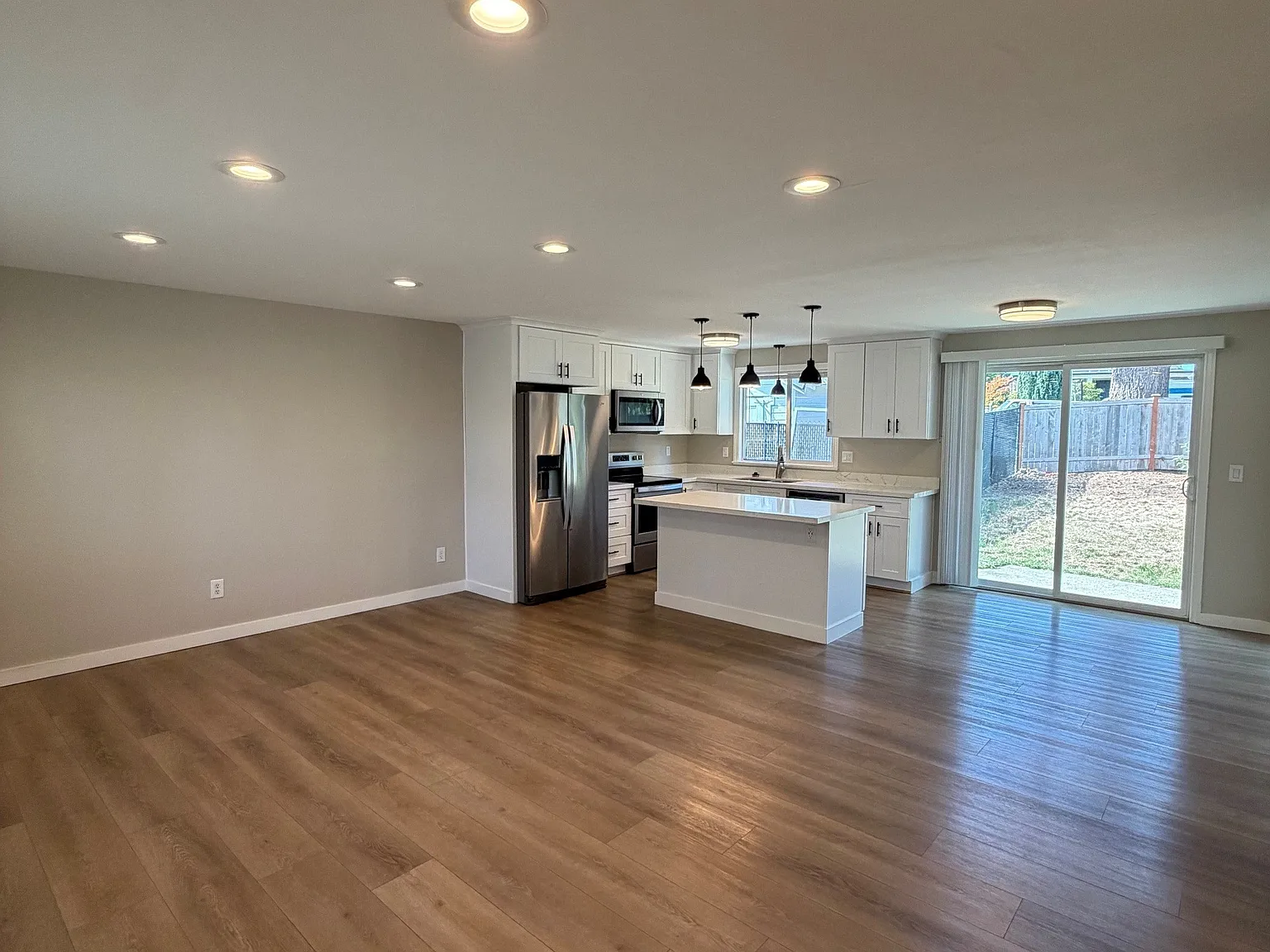 2 bed, 1.5 bath, 1476 sqft, $2,275 — Photo 3