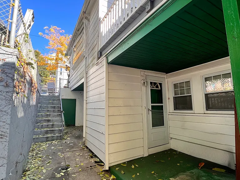 231 Leyden St #B — Photo 6