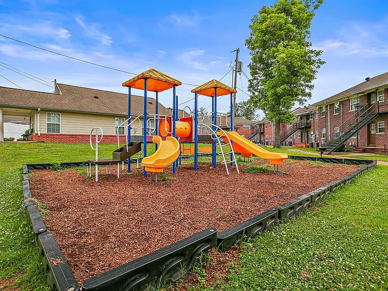 Magnolia Park — Photo 10