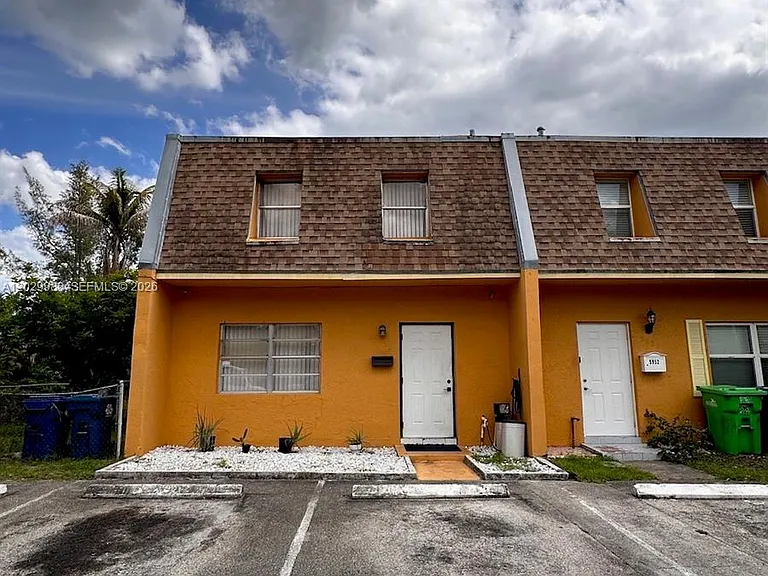 5950 NW 25th Pl #233 — Photo 1