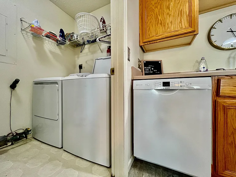 242 Overbrook Dr — Photo 9
