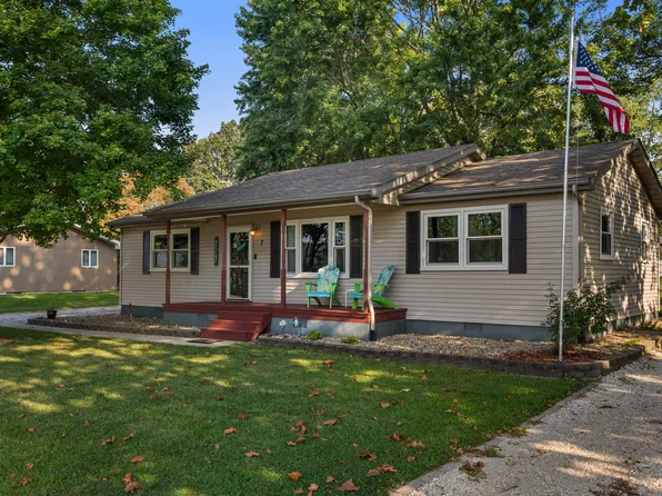 7 Green St, Fisher, IL 61843