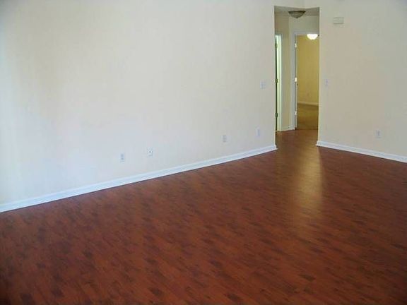 4th image of 505 Loxley Dr