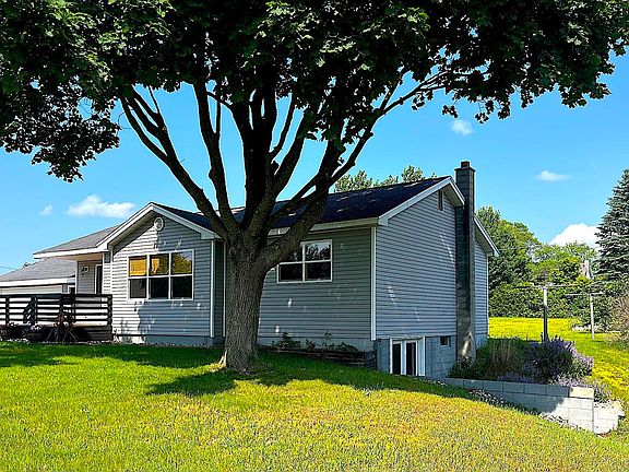 3rd image of 838 Meadow Dr