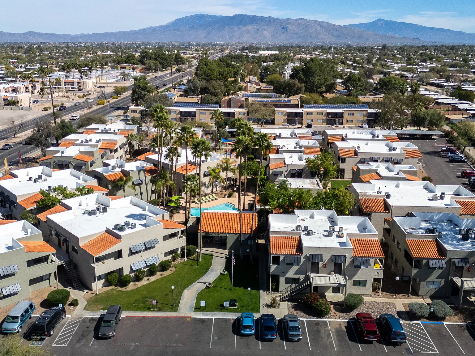 Sunflower Apartments — Photo 3