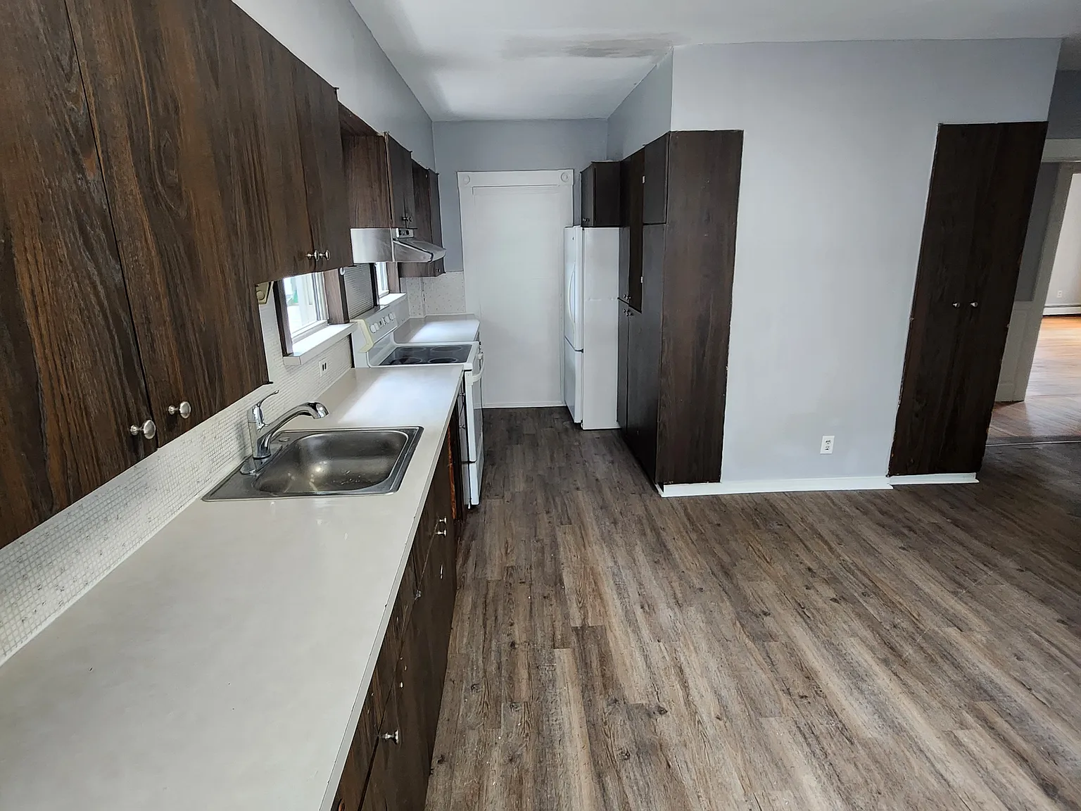 3 bed, 1350 sqft, $2,300 — Photo 4