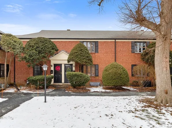 49 Pierce Rd, Watertown, MA 02472