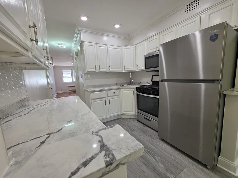 2052 E 60th St #1 — Photo 5