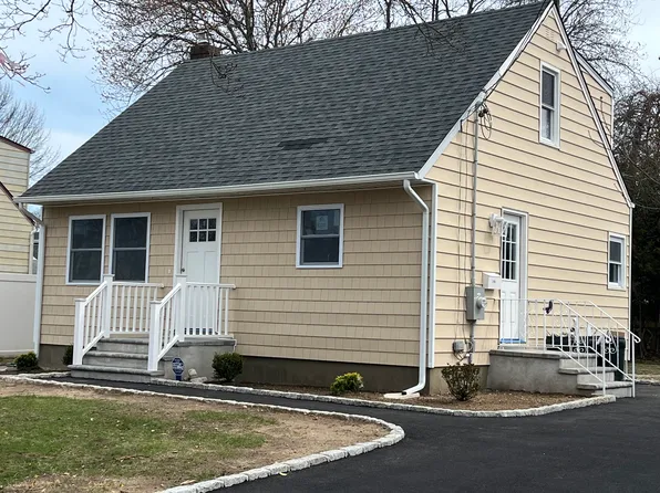 316 Aster Rd, West Islip, NY 11795