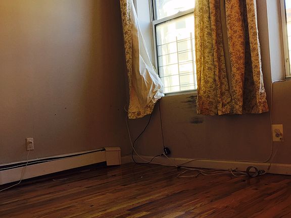 3rd image of 158 Rogers Ave APT 1a