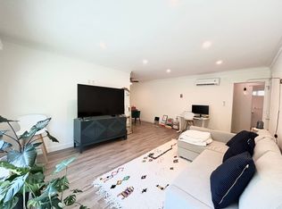 527 S Barrington Ave APT 16, Los Angeles, CA 90049