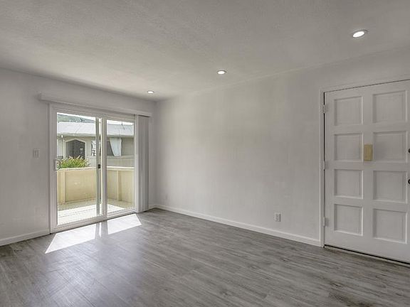 5th image of 46728 Crawford St #9