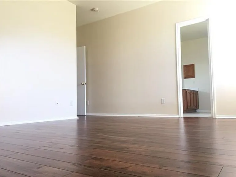 2204 Hickory Dr — Photo 11