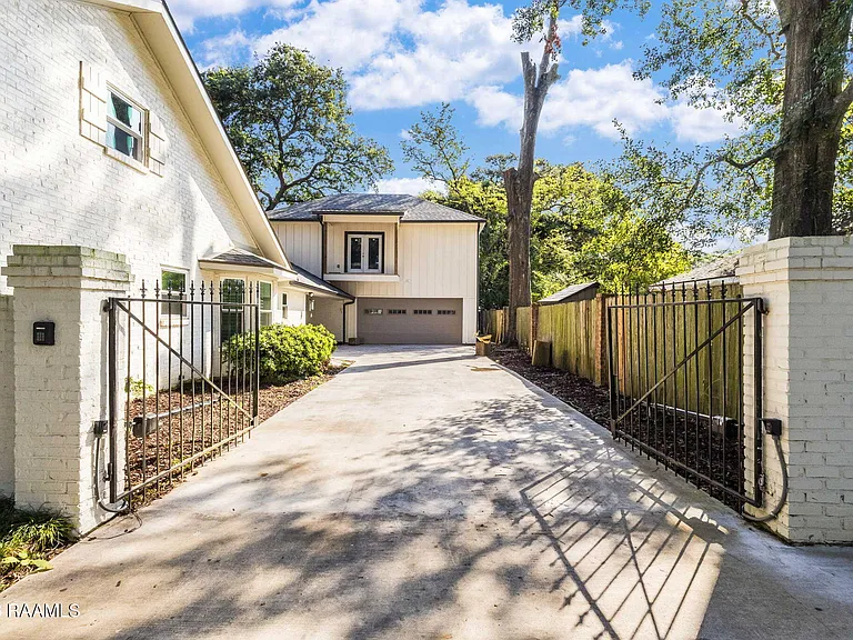 320 Lippi Blvd — Photo 3