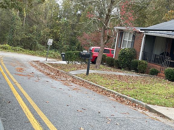 5th image of 199 Brock St