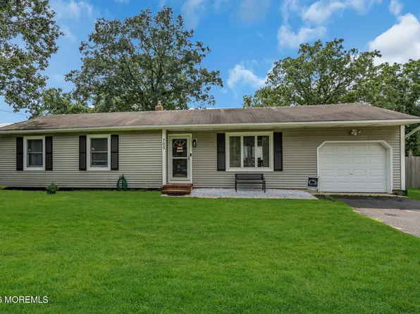 700 Commonwealth Boulevard, Toms River, NJ 08757