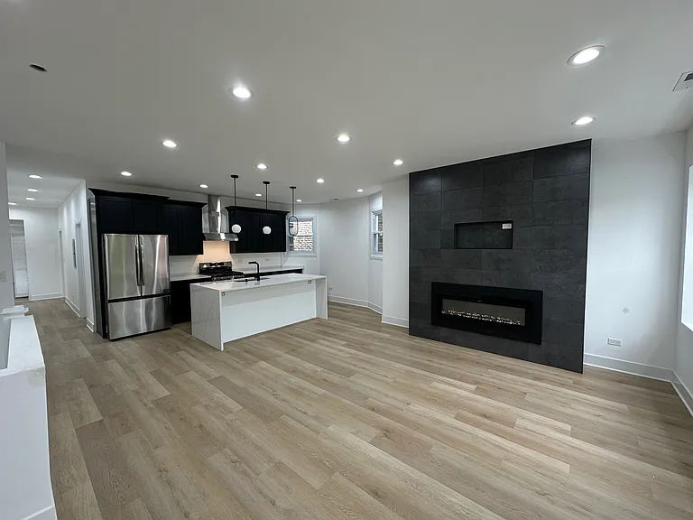 3116 W Montrose Ave #2 — Photo 24