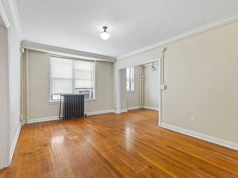 Piccadilly Apartments — Photo 17