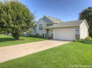 4652 Springmont Dr SE, Kentwood, MI 49512