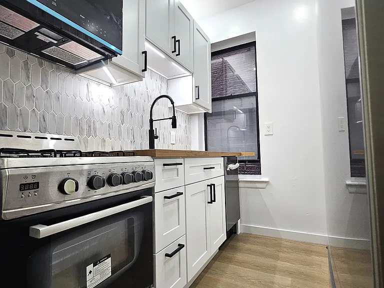 519 W 160th St #2A — Photo 7