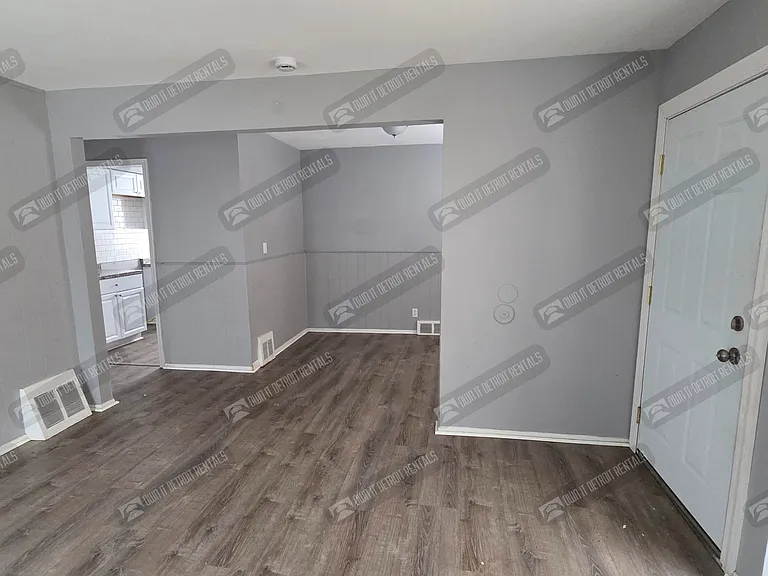 1139 S Bassett St — Photo 5
