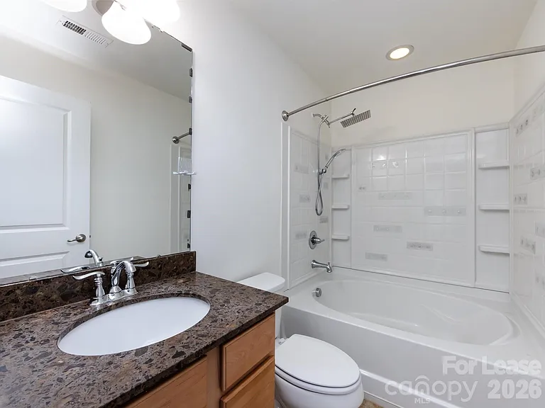2436 Silverthorn Dr — Photo 24
