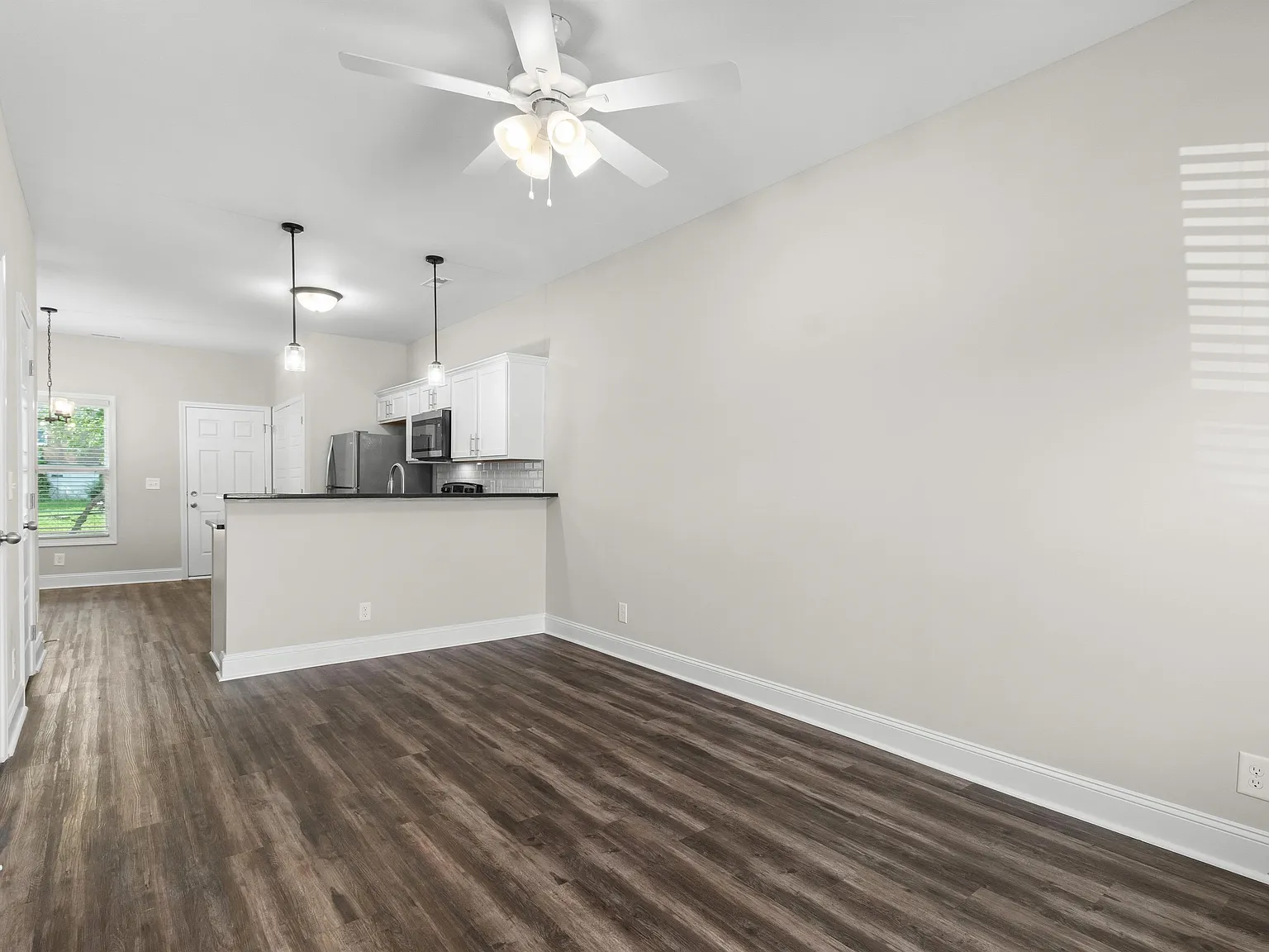 215 Notgrass Road Bldg 1 - D — Photo 2